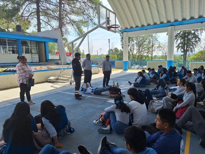 PC Tezontepec de Aldama capacitan a alumnos del CETAC