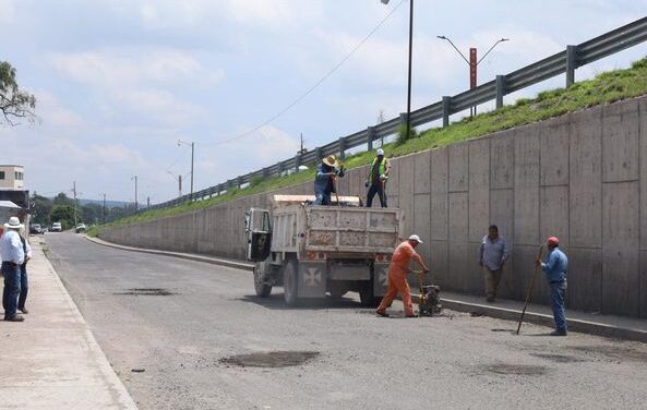 Realizan trabajos de bacheo en Tepeji