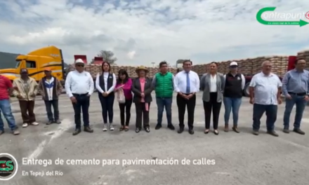 Salvador Jiménez, entrega cemento para la pavimentación de calles