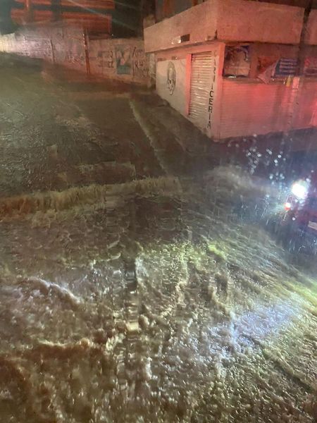 Se registra una fuerte lluvia acompañada de tormenta eléctrica en Tepeji