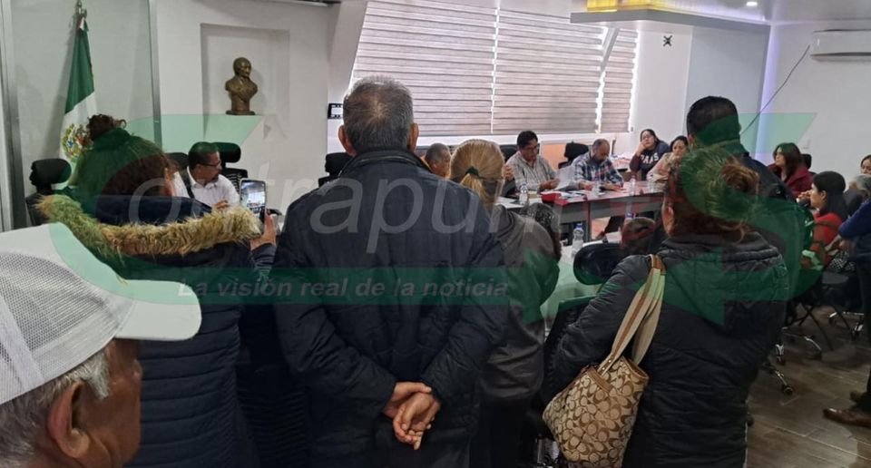 Habitantes del centro, San José, Jalpa y El Montecillo, se manifiestan en la alcaldía de Tula por falta de agua potable en sus viviendas.