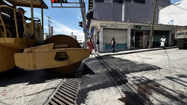 La calle Comonfort se encuentra cerrada parcialmente a la circulación por labores de bacheo, utilice vías alternas y maneje con precaución.