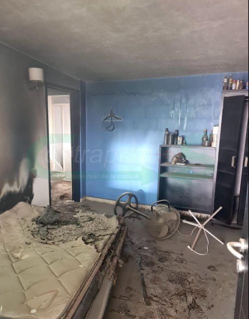 Bomberos de Tula de Allende acudieron a sofocar el incendio en un inmueble de apartamentos conocido como Casa Luz , en la calle Tollan de la colonia Villas del Salitre.