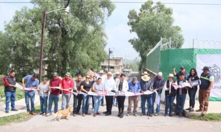 El Alcalde de Tepeji, Salvador Jiménez Calzadilla, continúa entregando obras en colonias y comunidades