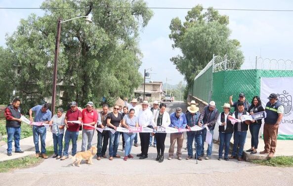 El Alcalde de Tepeji, Salvador Jiménez Calzadilla, continúa entregando obras en colonias y comunidades