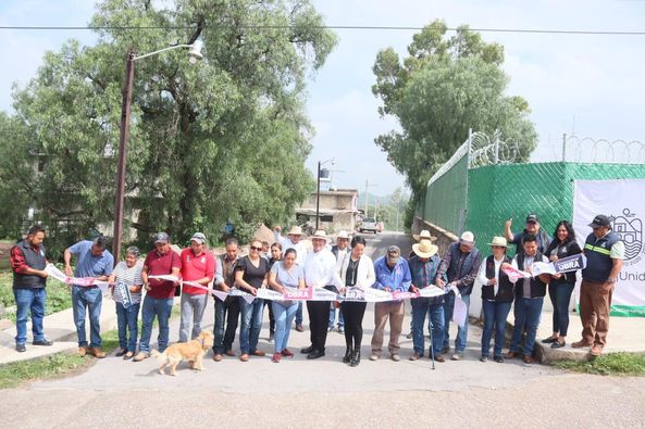 El Alcalde de Tepeji, Salvador Jiménez Calzadilla, continúa entregando obras en colonias y comunidades