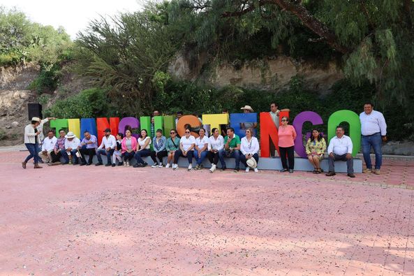 El alcalde de Tepeji, Salvador Jiménez Calzadilla, realizó el tradicional corte de listón inaugural de la Explanada de la colonia Tianguistengo “La Romera”.