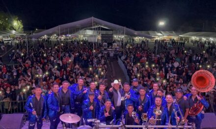 Un gran ambiente se vive en el Gran Cierre de la Administración 2020-2024 que encabeza Salvador Jiménez, aún estás a tiempo de llegar a ver a Pancho Barraza