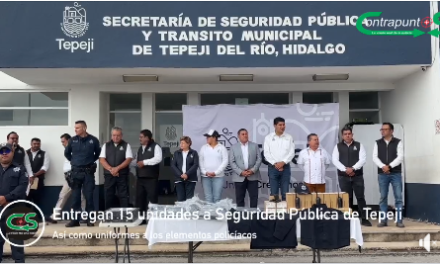 Entrega de unidades y uniformes a Seguridad Pública de Tepeji.