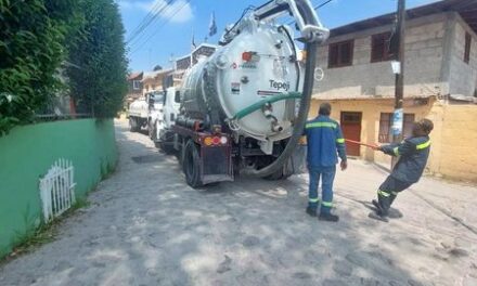 Caamtroh dota de agua a vecinos de Tlapanaloya mediante pipas