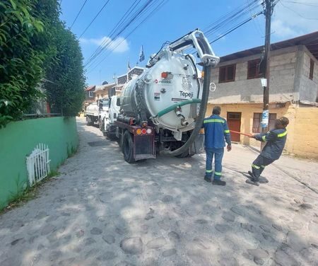 Caamtroh dota de agua a vecinos de Tlapanaloya mediante pipas