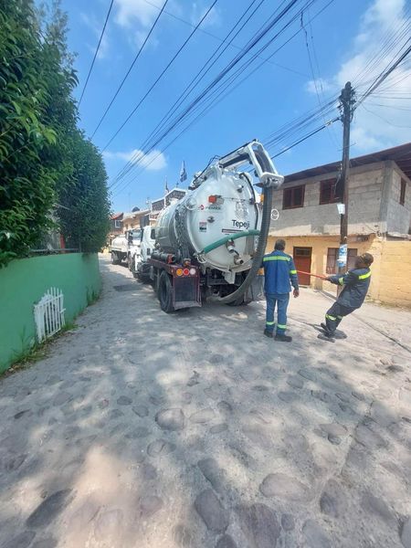 Caamtroh dota de agua a vecinos de Tlapanaloya mediante pipas