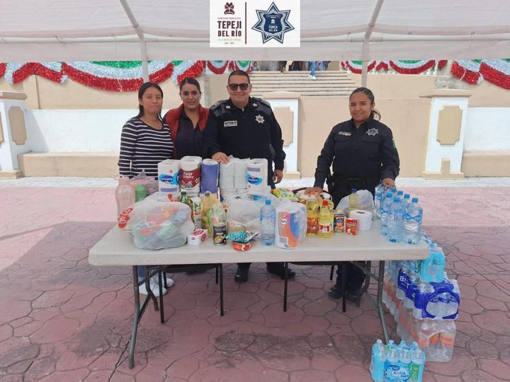 Seguridad Pública dona víveres para afectados por las lluvias en Tepeji