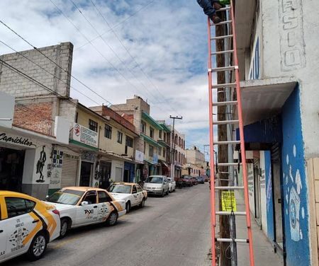 Cambian alumbrado público en Tula de Allende