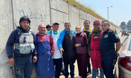 Alcaldesa atiende denuncia de comerciantes del tianguis dominical