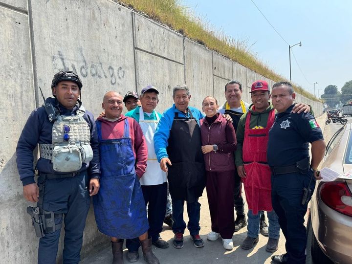 Alcaldesa atiende denuncia de comerciantes del tianguis dominical