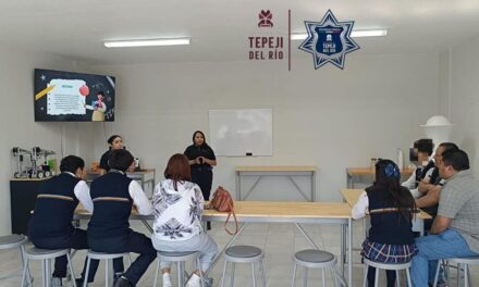 Imparten plática sobre adicciones y criminalidad a padres de familia y alumnos del Bachillerato General