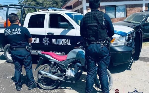 Policías municipales de Tepeji recuperan motocicleta con reporte de robo