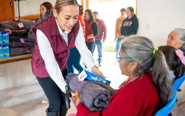 Continúa entrega de apoyos del programa “Jornada contra el frio” en Tepeji