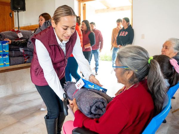 Continúa entrega de apoyos del programa “Jornada contra el frio” en Tepeji