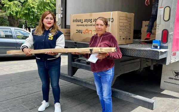 Realizan entrega de calentadores solares a bajo costo en Tepeji