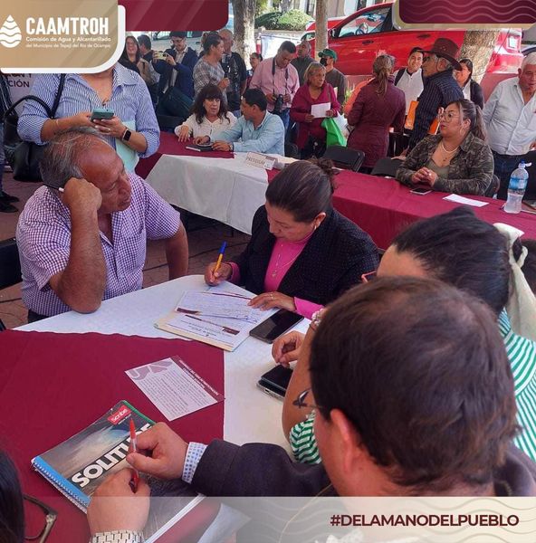 La directora de la CAAMTROH atiende solicitudes de la población en Foro de Participación Ciudadana