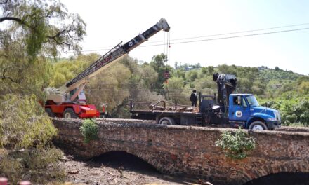 Inician labores de limpieza en el puente de piedra de Tianguistengo ‘La Romera’