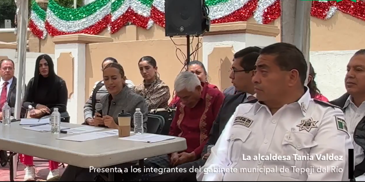 Presentación de los integrantes del gabinete municipal de Tepeji del Río.