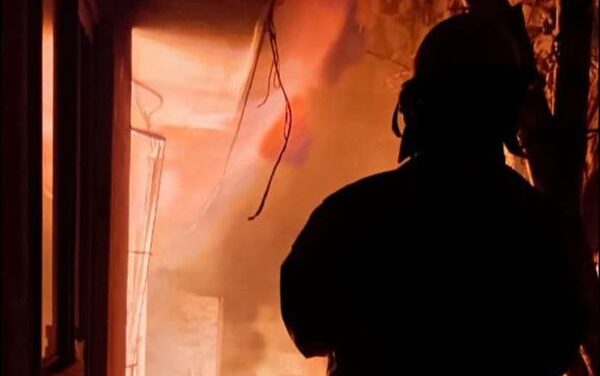 Bomberos de Tepeji sofocan incendio registrado en una vivienda
