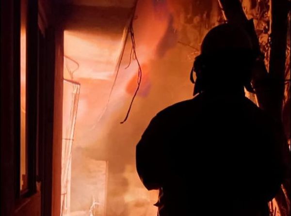 Bomberos de Tepeji sofocan incendio registrado en una vivienda