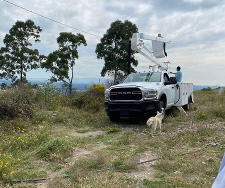 El gobierno de Tula de Allende continúa colocando lámparas y focos par mejorar la iluminación en diversas zonas del municipio
