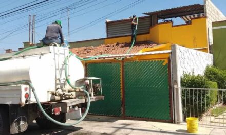 Caamtroh reparte agua mediante pipas para mitigar problema de desabasto de agua