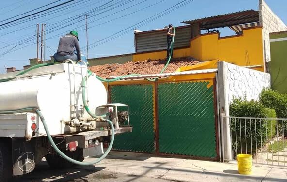 Caamtroh reparte agua mediante pipas para mitigar problema de desabasto de agua