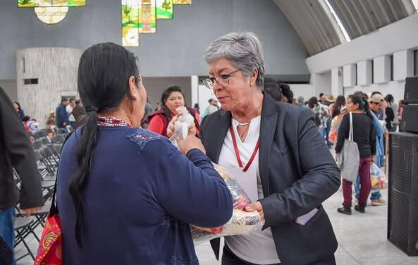 Entregan despensas en Tula de Allende