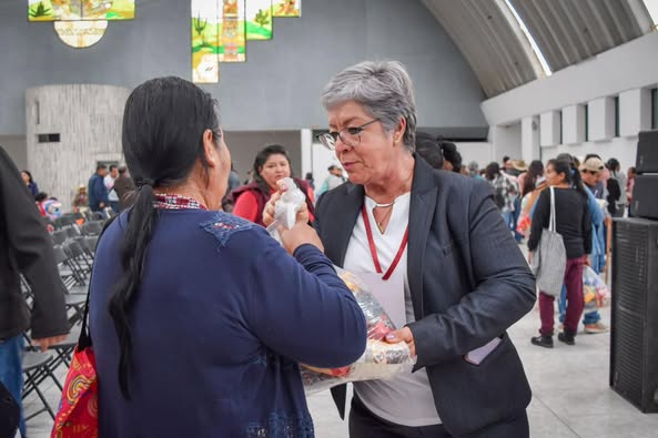 Entregan despensas en Tula de Allende