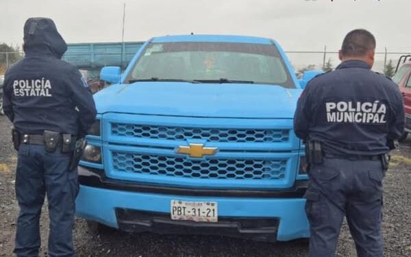 Aseguran camioneta con hidrocarburo en Tepeji del Río, hay un detenido