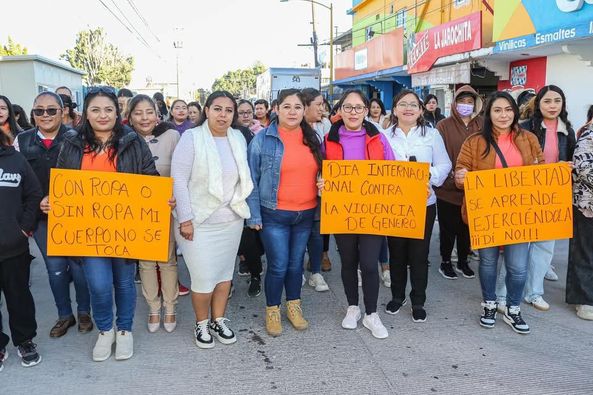 Yocelyn Tovar encabeza caminata «Por una Vida Libre de Voilencia»