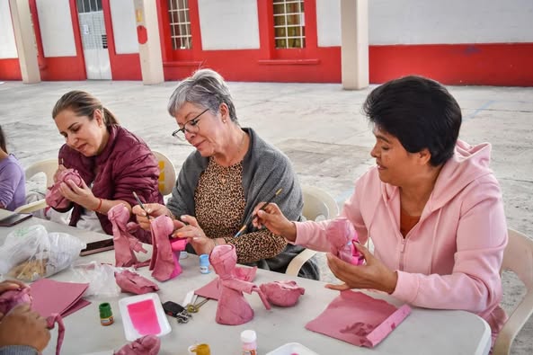 Se llevó a cabo el Taller de Nacimiento en técnica artesanal de cartonería en Tula de Allende