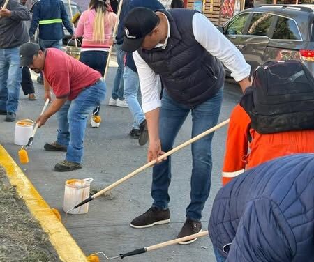 Alcalde de Tula de Allende encabeza jornada de pinta de guarniciones, pasos peatonales y banquetas en el Boulevard Tula-Iturbe