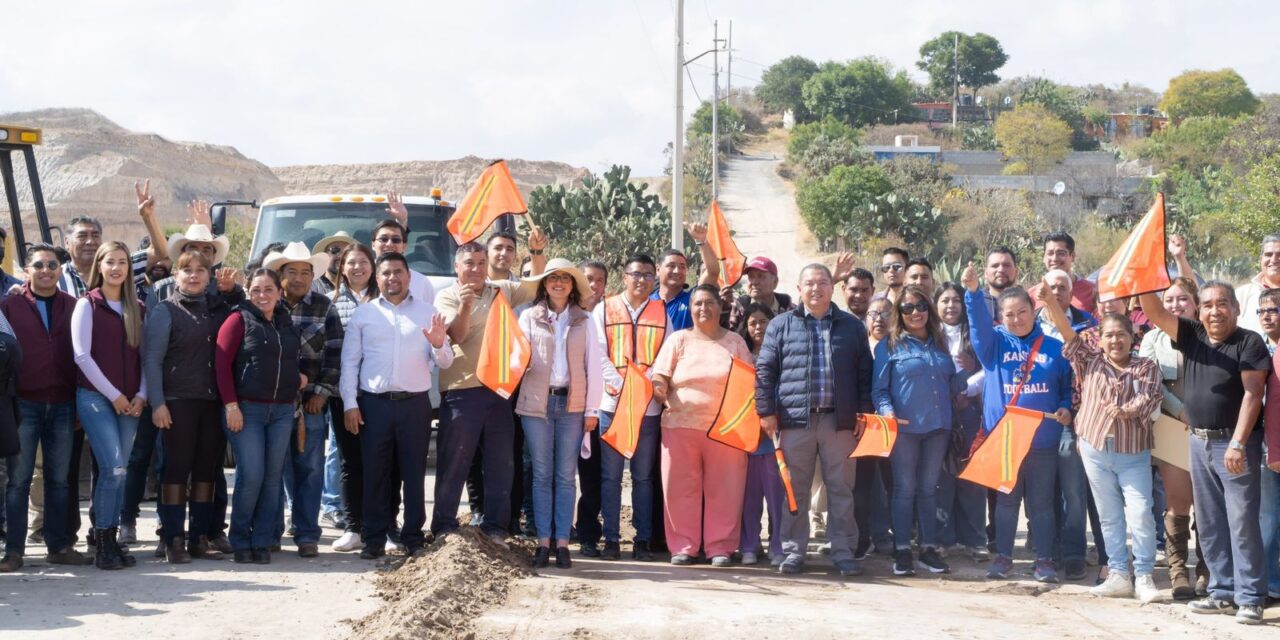 Inicia la pavimentación asfáltica en la calle Revolución de la colonia El Caracol