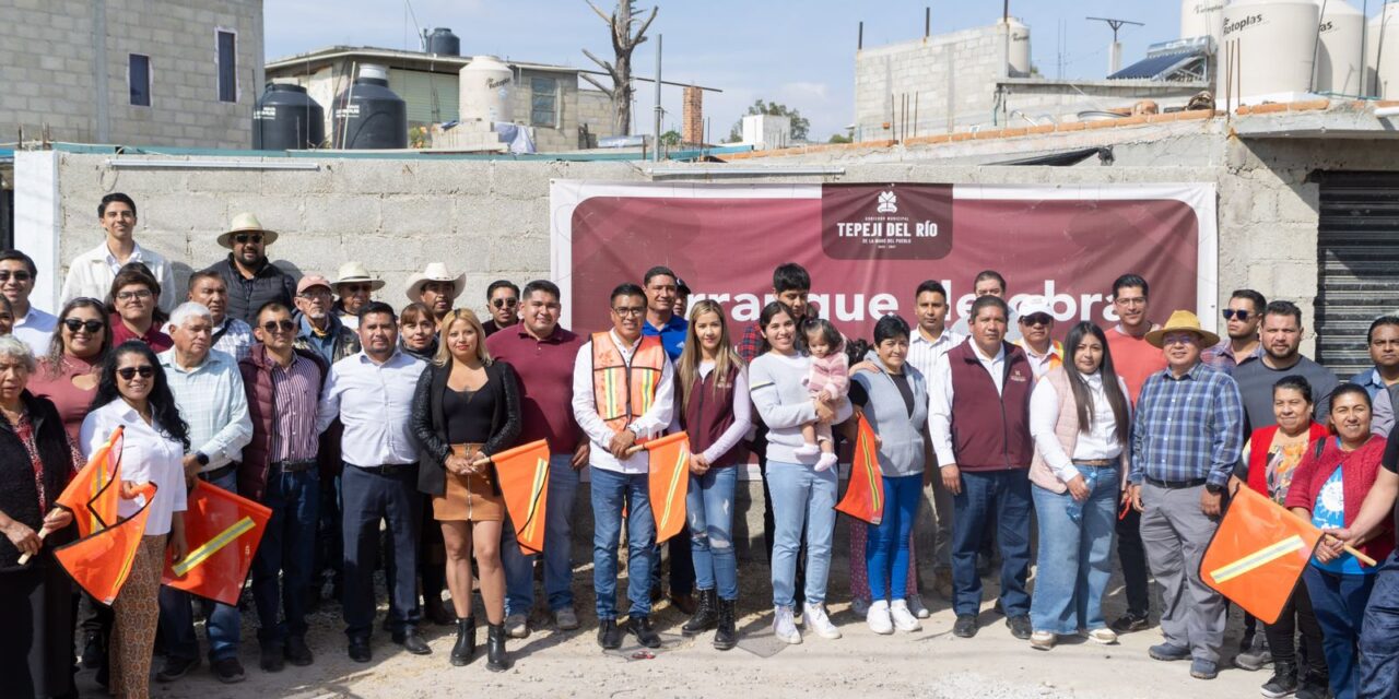 Arranca la construcción de pavimento hidráulico en la calle Jacarandas de Tlaxinacalpan