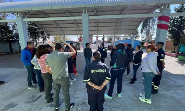 PC  y Bpmberos de Tepeji capacitan al personal de la escuela Progreso Campesino