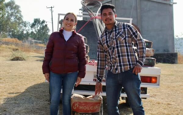 Entregan material de construcción para la construcción de un puente en Canoas