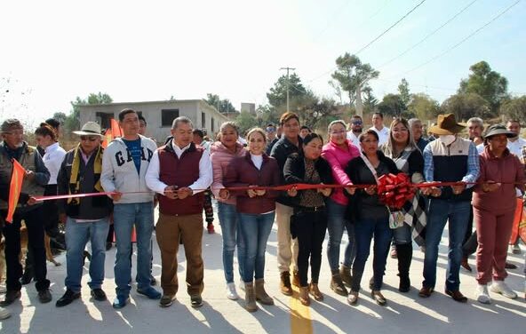 Inauguran pavimentación hidráulica en comunidad de Tepeji del Río