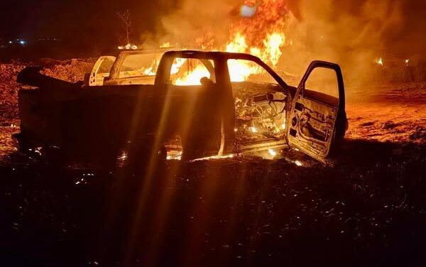 Localizan tres unidades quemándose en Tlaxcoapan, transportaban hidrocarburo