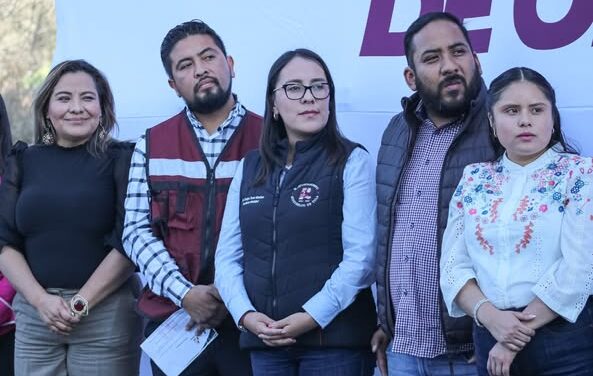 Continúan mejorando las vialidades en Atotonilco de Tula.