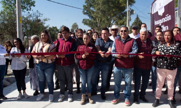 Entrega de obra de pavimento hidráulico en la colonia Tlaxinacalpan
