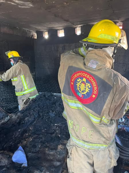 PC Tepeji sofoca incendio en una vivienda de Santa Ana Azcapotzaltongo