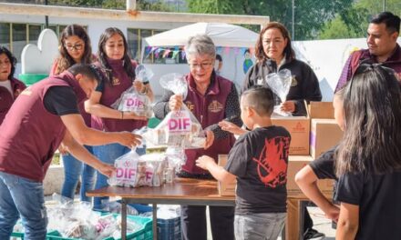 DIF Tula entrega leche Santa Clara en dos escuelas primarias