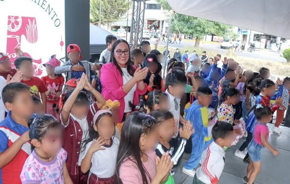 Festival del Día de la Niñez llena de alegría los fraccionamientos de Paseos de la Pradera.